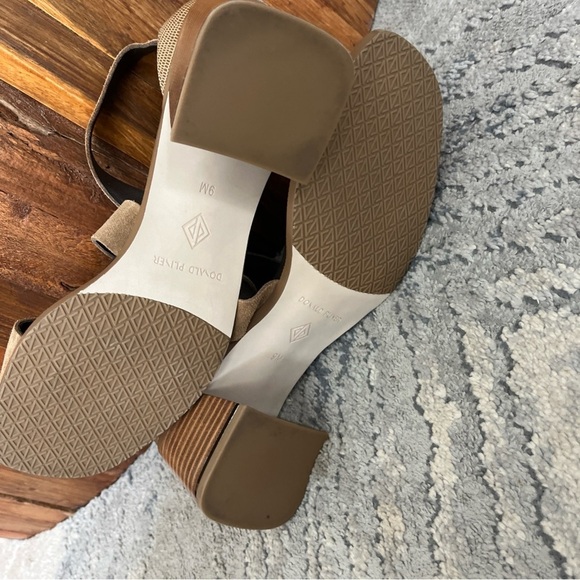 Donald Pliner Helen Sandals Size 9m Biscotti Beige Ankle Straps Calf Suede - Picture 13 of 13